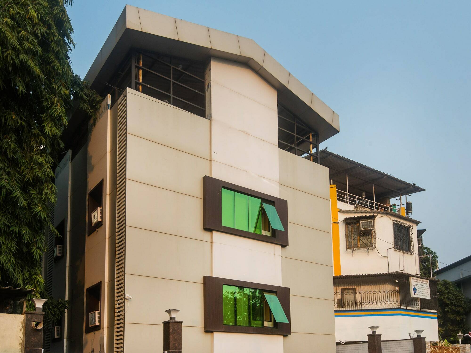 Fabhotel Starwood Residency - Behind Bmw Car Showroom Navi Mumbai Eksteriør billede